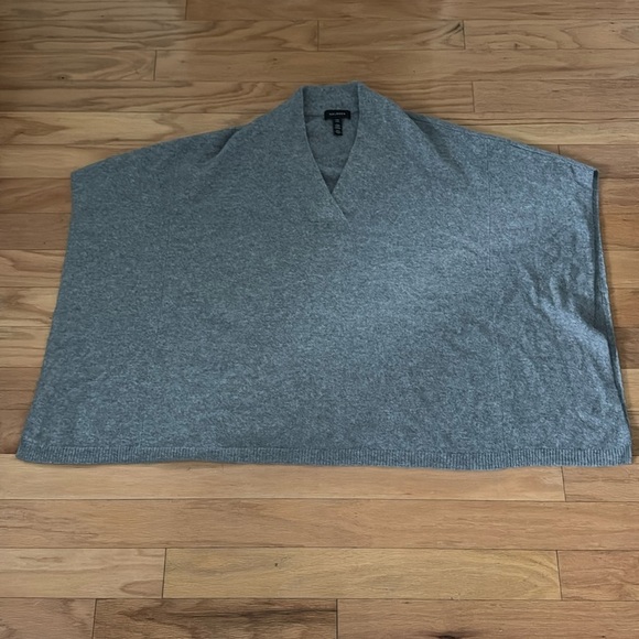 Halogen by Nordstrom | 100% cashmere | gray poncho/sweater | one size - Picture 1 of 4
